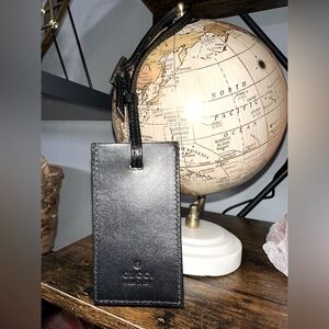 NWOT GUCCI Smooth Black Leather Luggage Tag